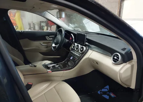 2016 Mercedes-Benz C 300 4Matic z USA, uszkodzony, nr VIN WDDWF4KBXGR141717